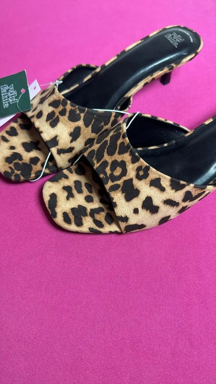 Wild Fable Leopard Print Slide Sandals Women’s Memory Foam Open Toe Size 9 1/2 - Picture 1 of 4